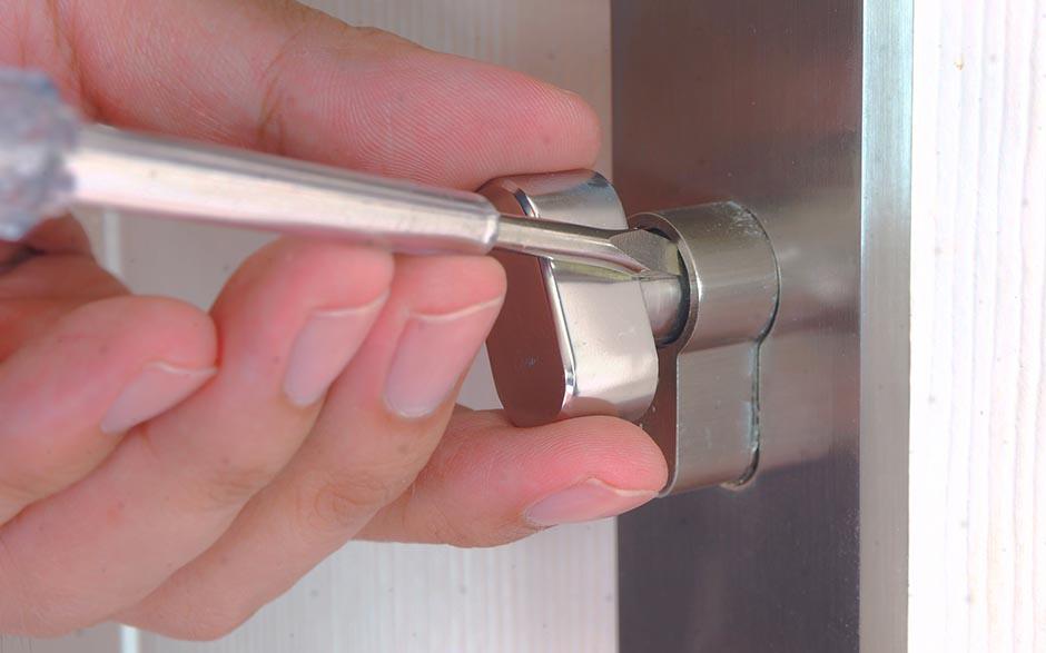 changer serrure porte pvc Argenteuil